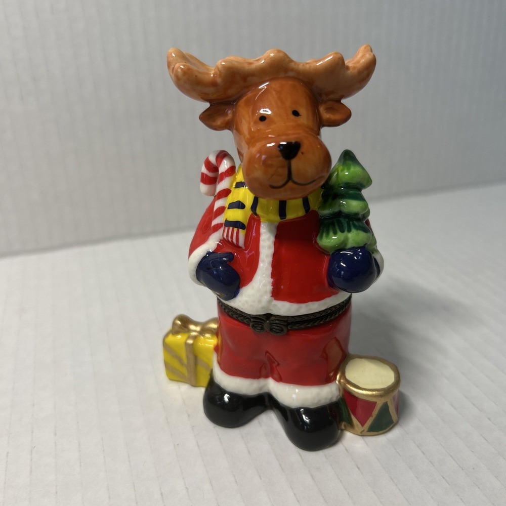 MOOSE WITH TINY CHRISTMAS TREE INSIDE HINGED PORCELIAN TRINKET